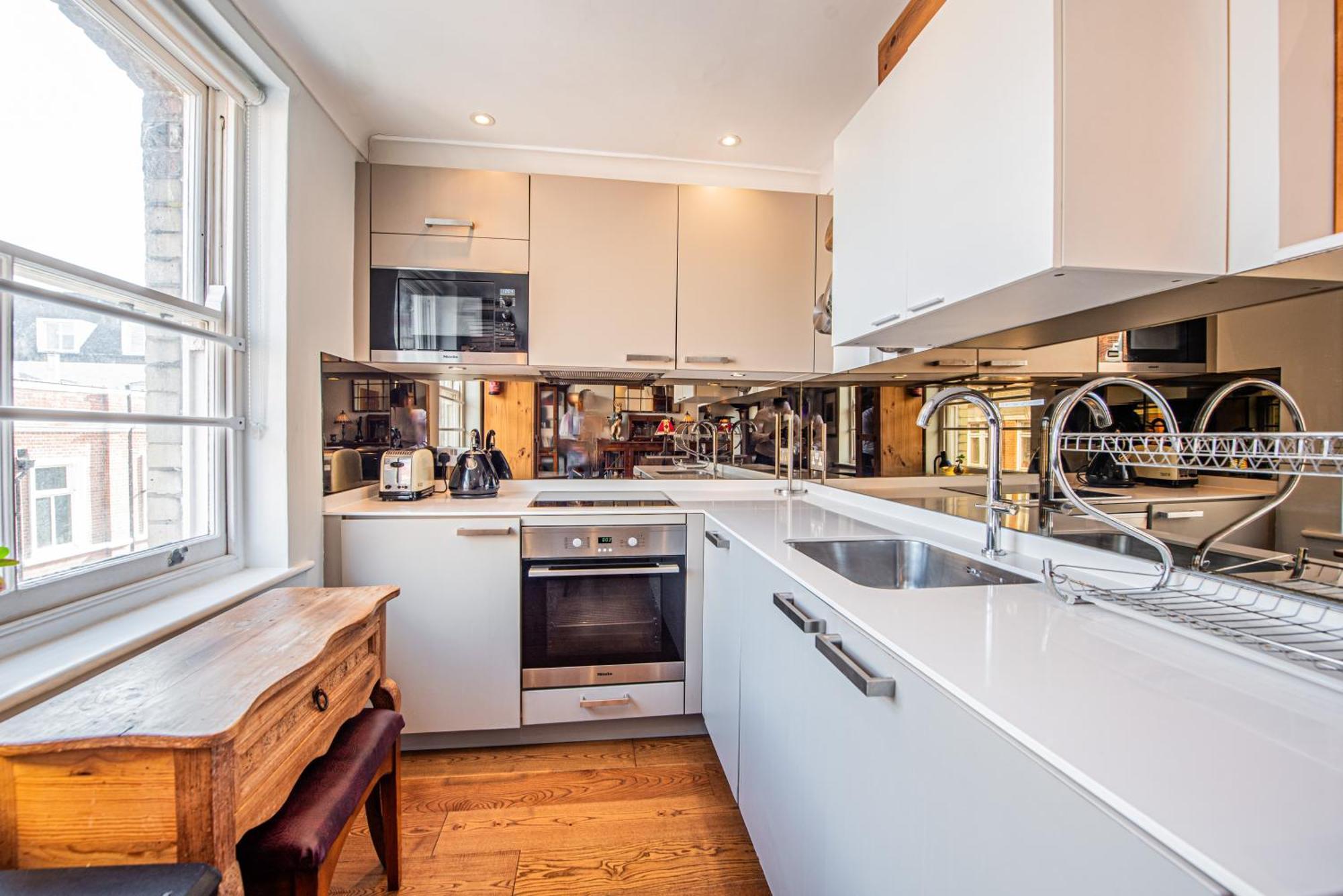 Stylish 1-Bed Flat In Soho - Prime Central ロンドン エクステリア 写真